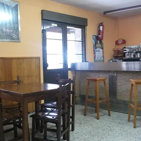 Hostal La Plaza Tielve Exterior foto