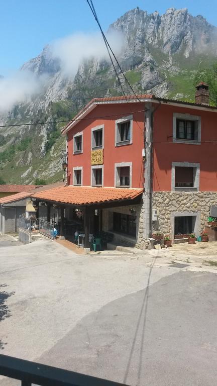 Hostal La Plaza Tielve Exterior foto