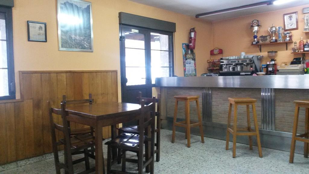 Hostal La Plaza Tielve Exterior foto